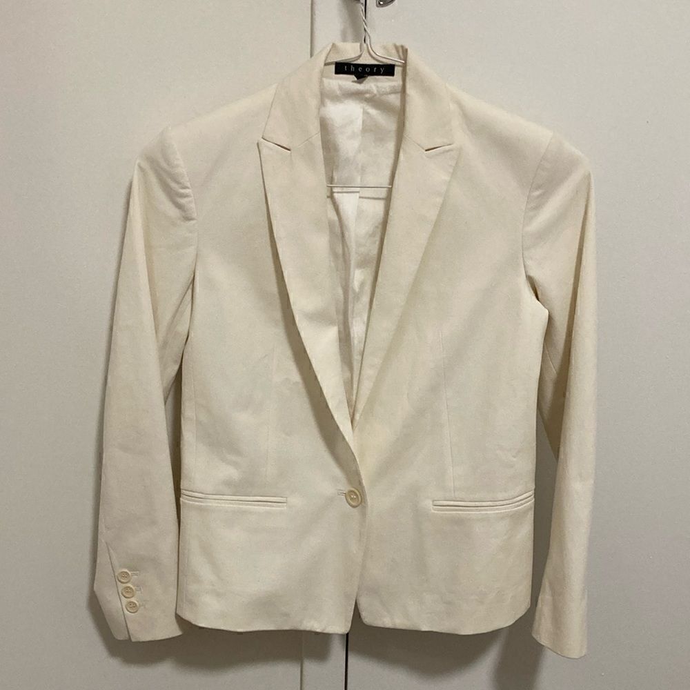 Theory One-Button Cotton Woman’s Blazer in Rice. Size 00. Made in USA.